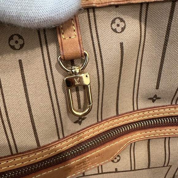 (SOLD) Louis Vuitton Neverfull MM Tote - Picture 10 of 13